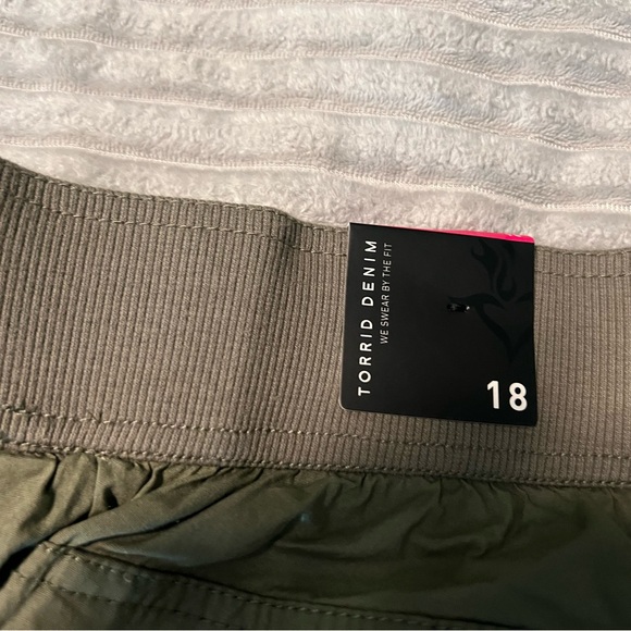 Torrid shorts 18 new with tags.  (Sorry wrinkled). Olive green - Picture 3 of 3